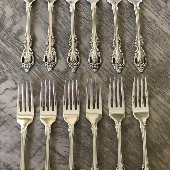 Oneida Community Brahms Set of 12 Stainless Steel Dinner Forks - Picture 13 of 16
